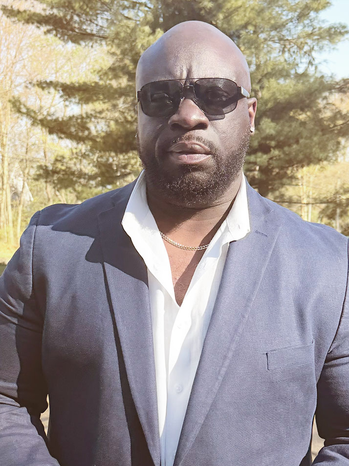 Bill Okwuosa<br />
